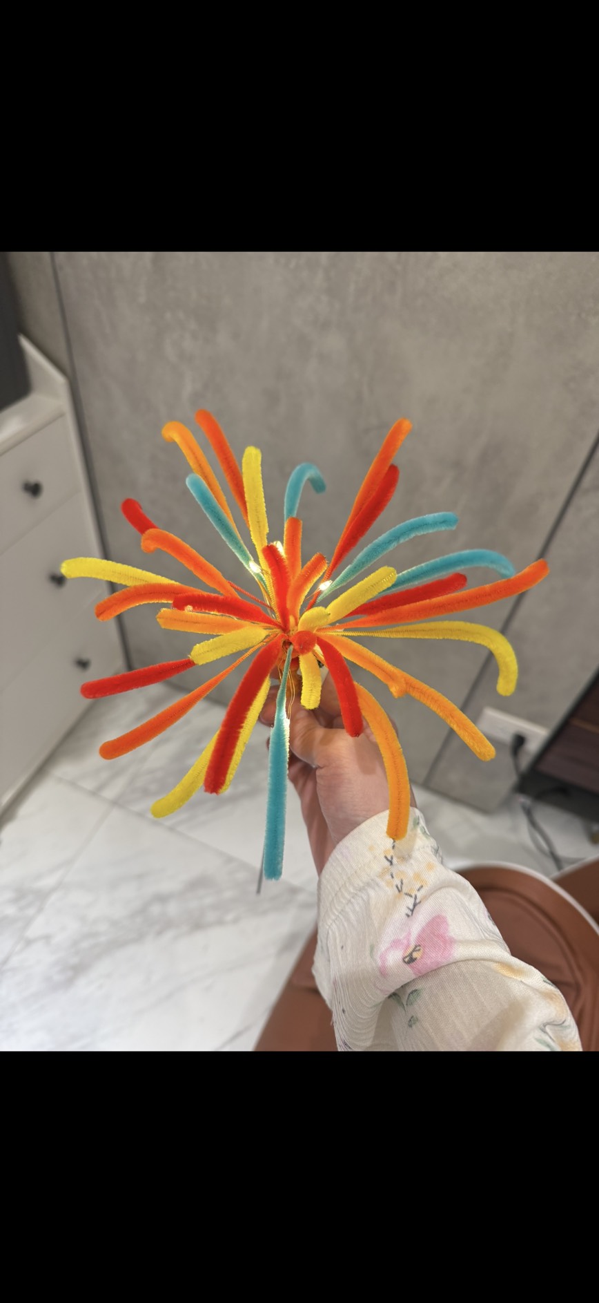 手中繽紛線材造型作品