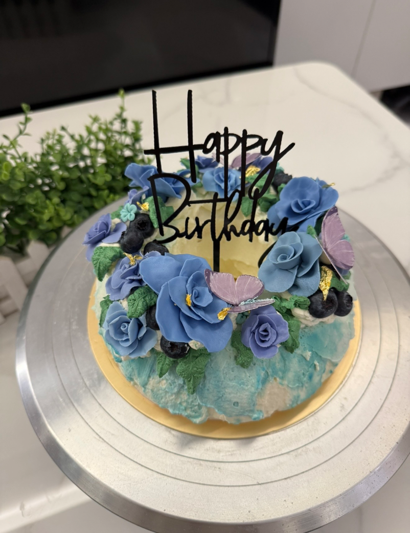 藍色花飾生日蛋糕